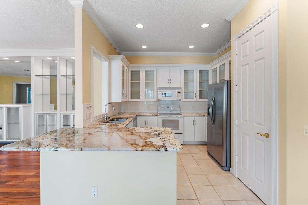 En Venta: $900,000 (3 camas, 2 baños, 2008 Pies cuadrados)