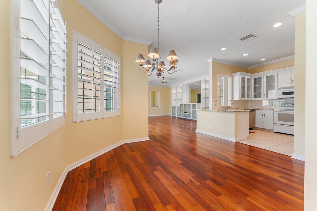 En Venta: $900,000 (3 camas, 2 baños, 2008 Pies cuadrados)