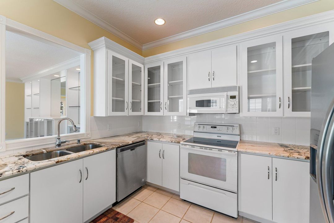 En Venta: $900,000 (3 camas, 2 baños, 2008 Pies cuadrados)