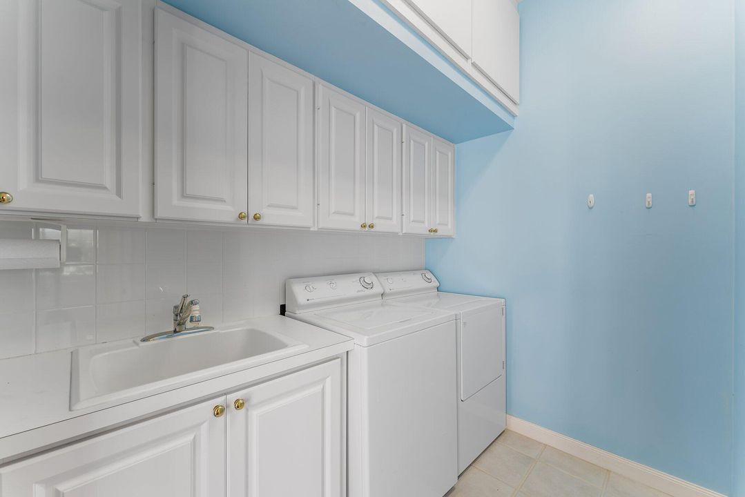 En Venta: $900,000 (3 camas, 2 baños, 2008 Pies cuadrados)