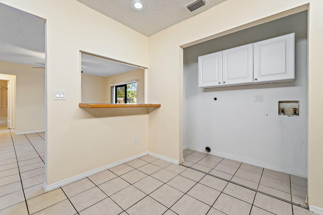 For Sale: $230,000 (2 beds, 2 baths, 944 Square Feet)
