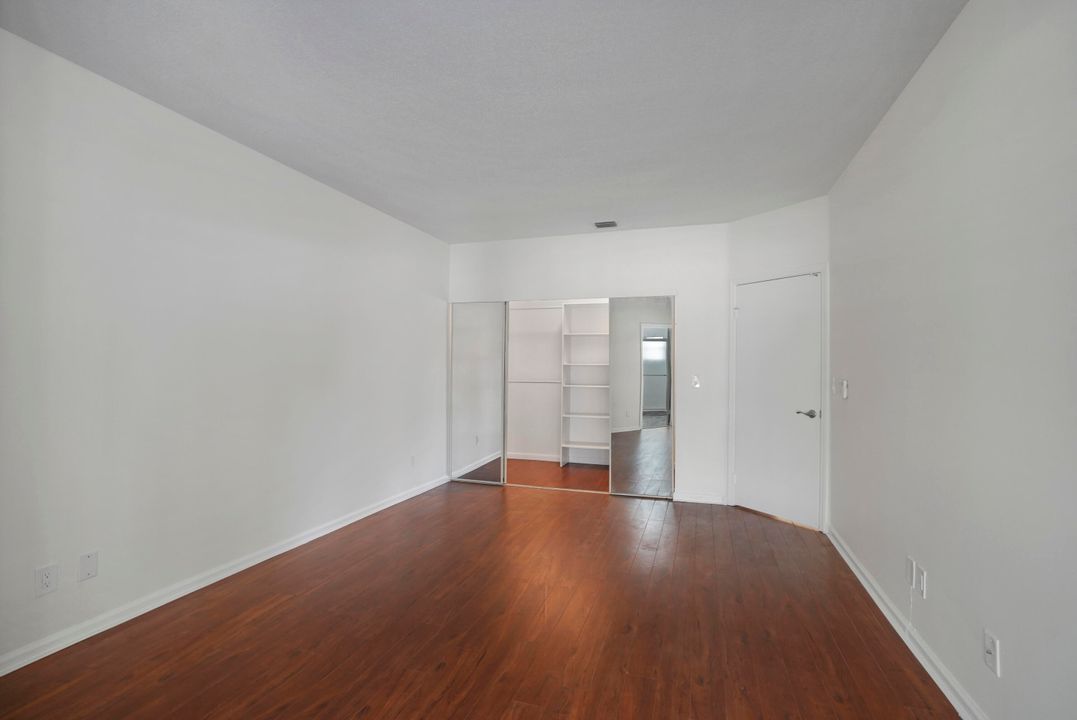 For Rent: $2,800 (2 beds, 2 baths, 1090 Square Feet)