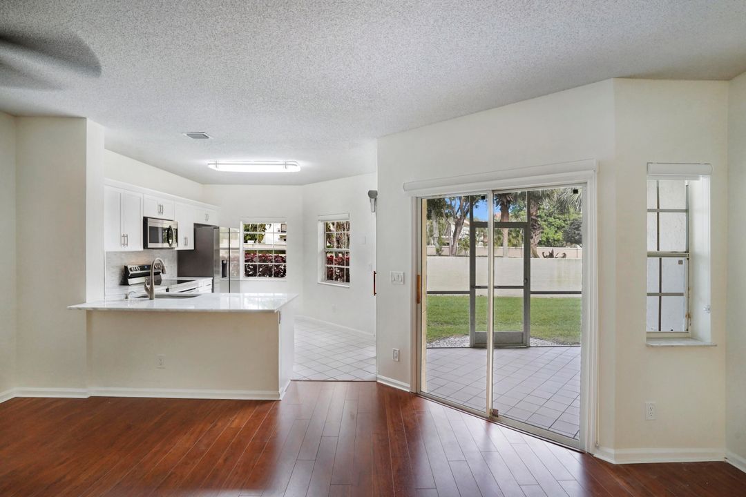 For Rent: $2,800 (2 beds, 2 baths, 1090 Square Feet)