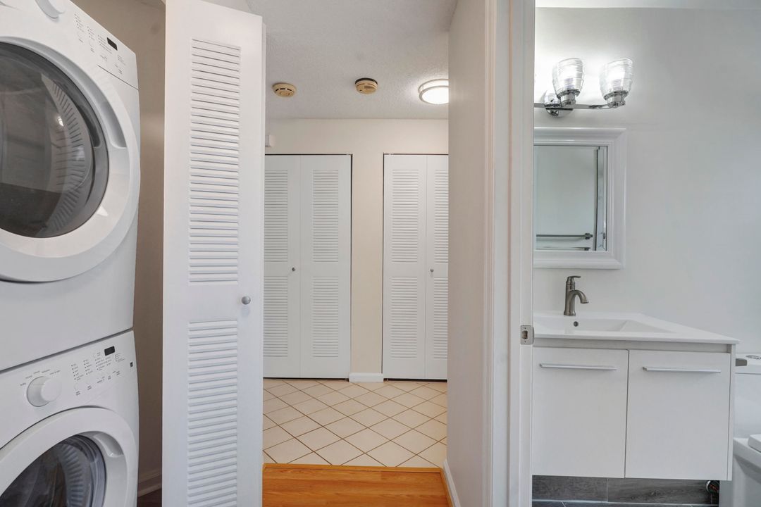 For Rent: $2,800 (2 beds, 2 baths, 1090 Square Feet)