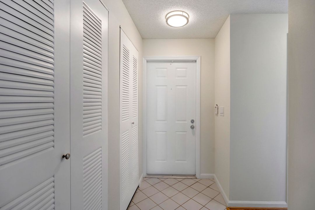 For Rent: $2,800 (2 beds, 2 baths, 1090 Square Feet)