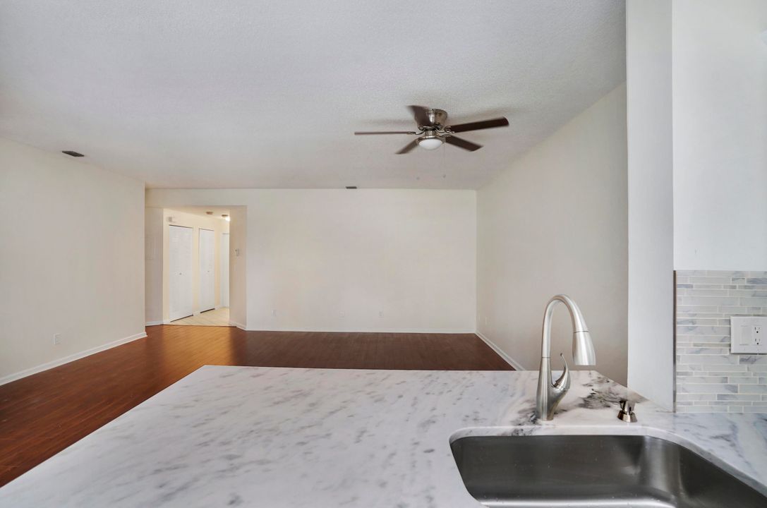 For Rent: $2,800 (2 beds, 2 baths, 1090 Square Feet)