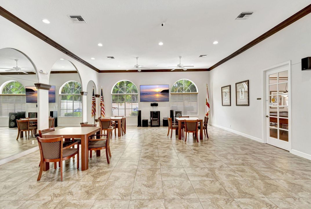 На продажу: $574,900 (2 спален, 2 ванн, 2217 Квадратных фут)