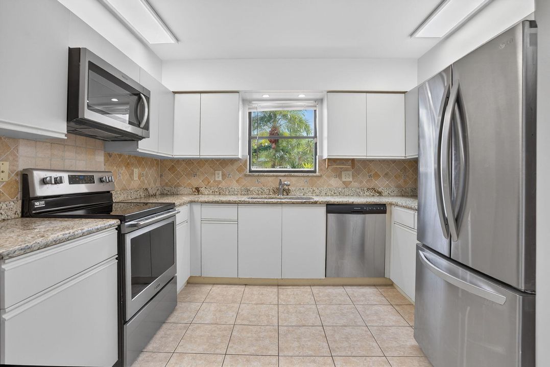 出租: $2,800 (2 贝兹, 2 浴室, 1520 平方英尺)