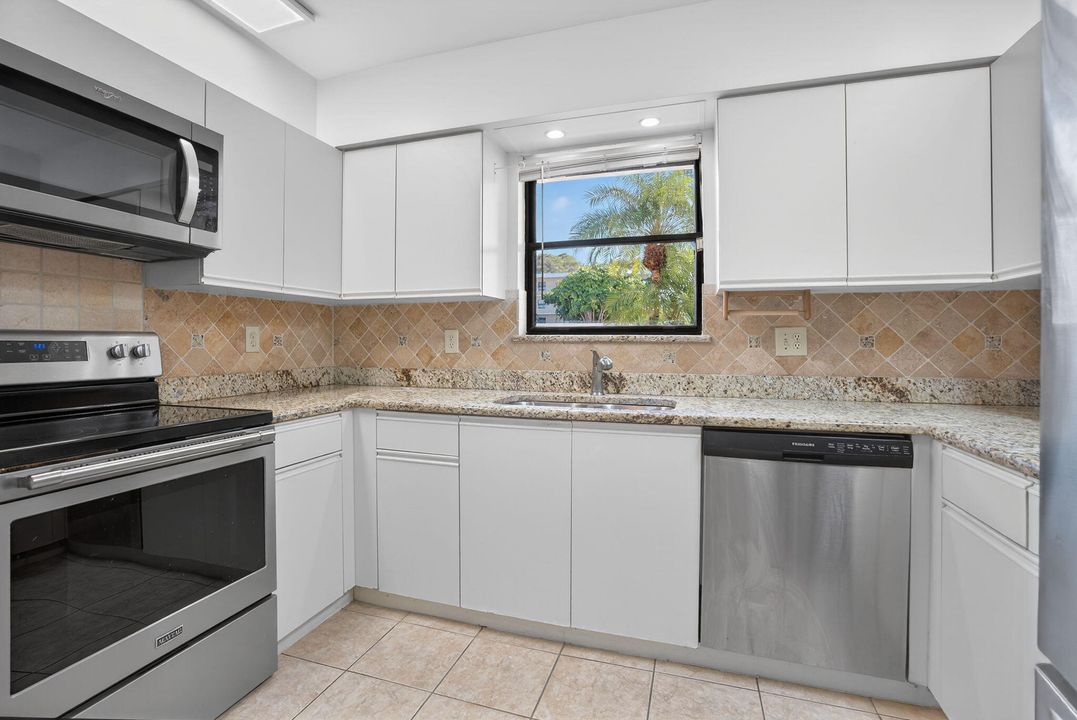 出租: $2,800 (2 贝兹, 2 浴室, 1520 平方英尺)