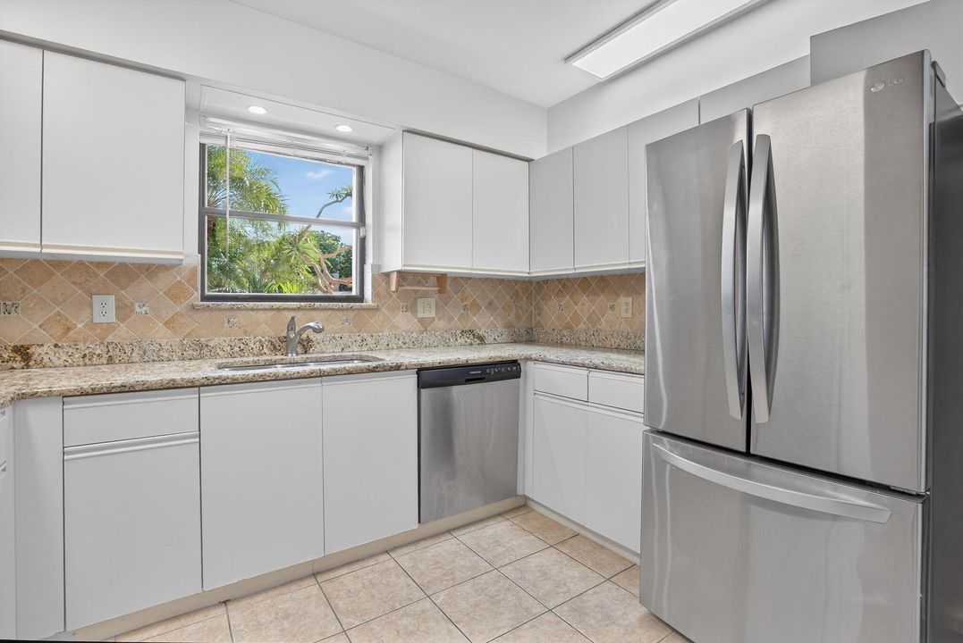 出租: $2,800 (2 贝兹, 2 浴室, 1520 平方英尺)