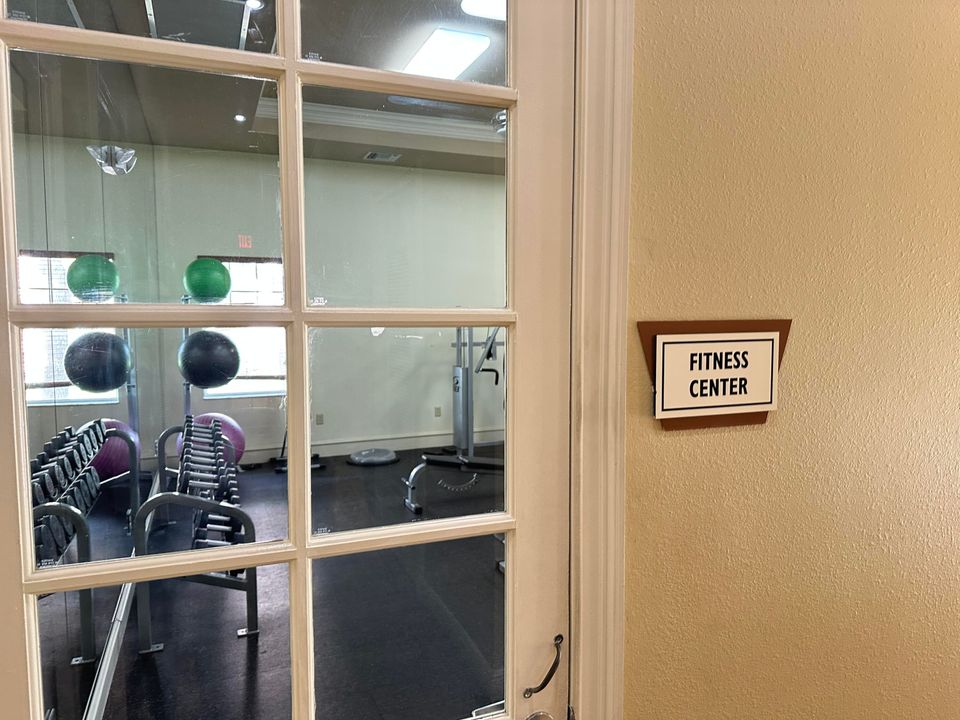 For Sale: $279,500 (2 beds, 2 baths, 1058 Square Feet)