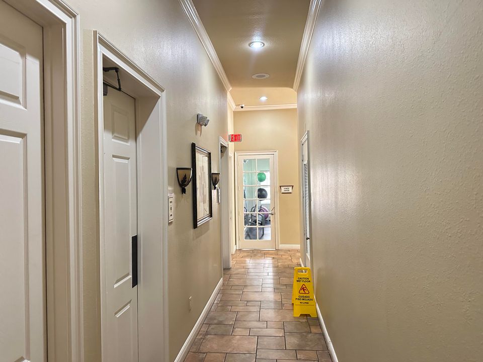 For Sale: $279,500 (2 beds, 2 baths, 1058 Square Feet)