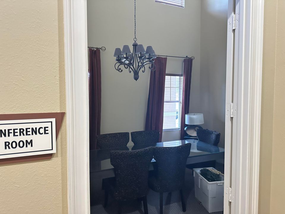 For Sale: $279,500 (2 beds, 2 baths, 1058 Square Feet)