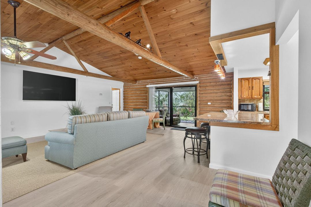 For Rent: $10,000 (4 beds, 2 baths, 1560 Square Feet)