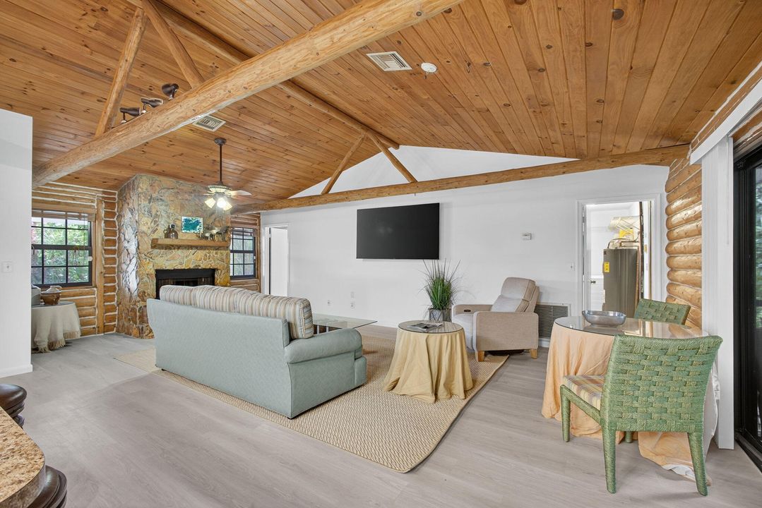 For Rent: $10,000 (4 beds, 2 baths, 1560 Square Feet)