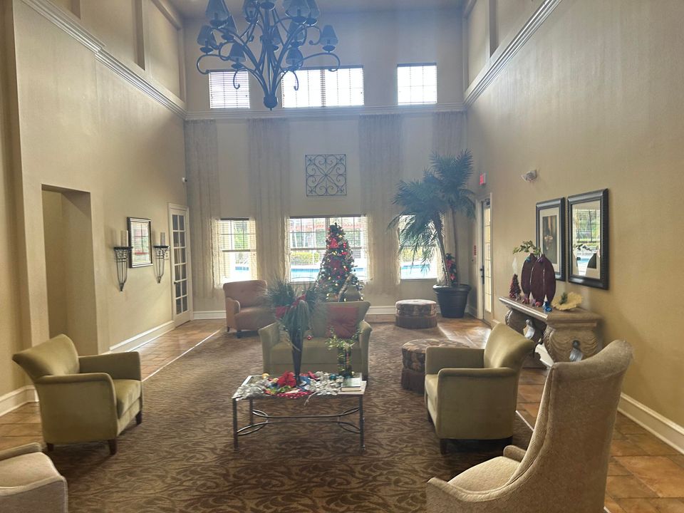 For Sale: $279,500 (2 beds, 2 baths, 1058 Square Feet)