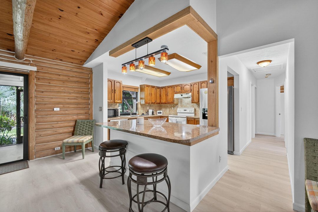 For Rent: $10,000 (4 beds, 2 baths, 1560 Square Feet)