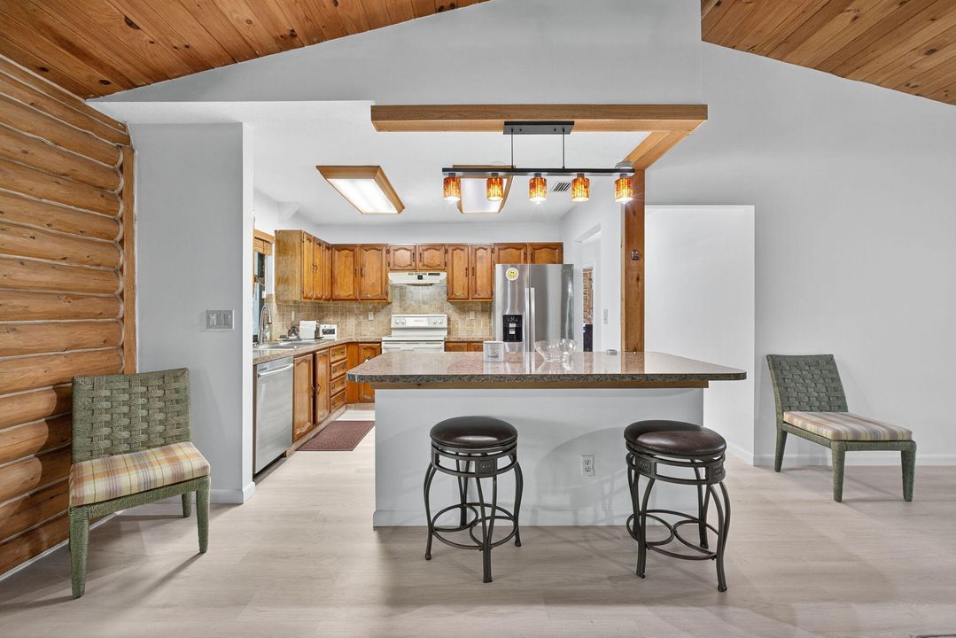 For Rent: $10,000 (4 beds, 2 baths, 1560 Square Feet)