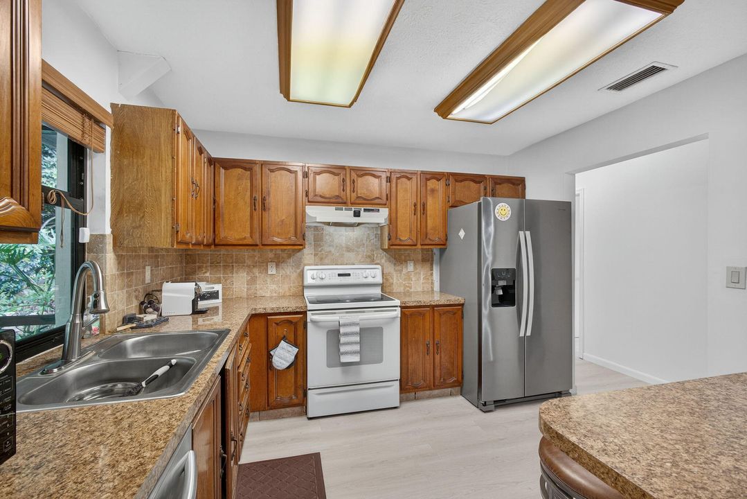 For Rent: $10,000 (4 beds, 2 baths, 1560 Square Feet)