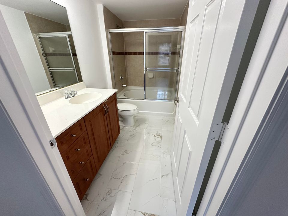 For Sale: $279,500 (2 beds, 2 baths, 1058 Square Feet)