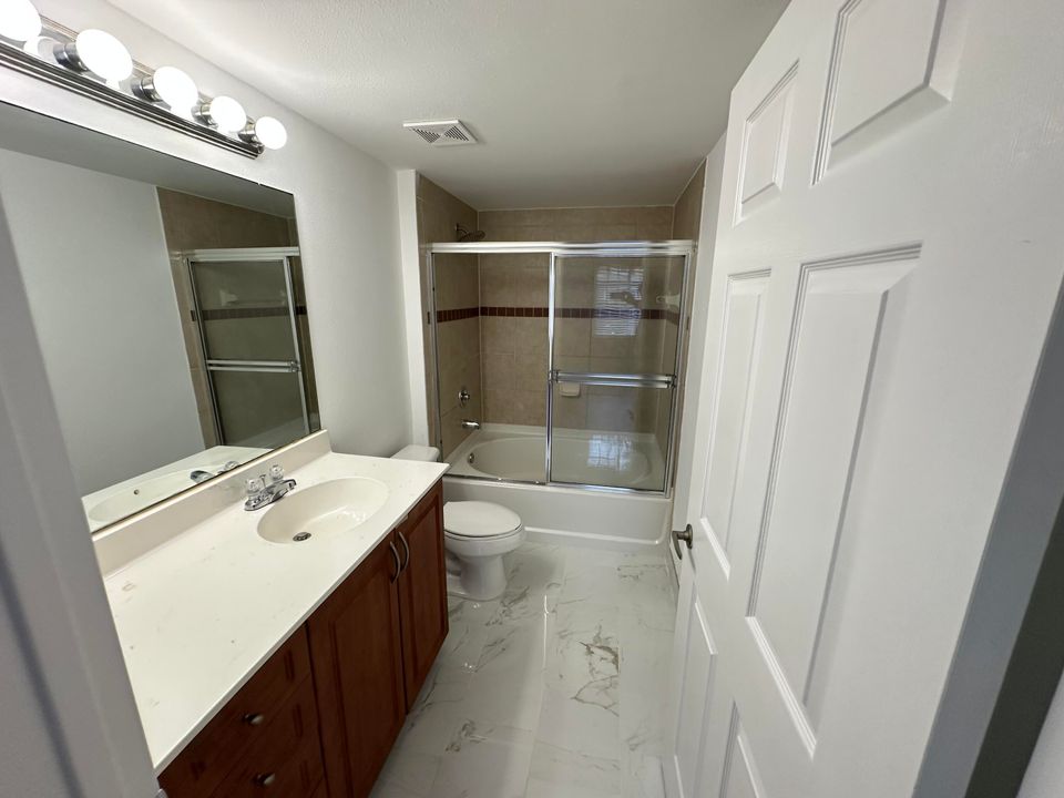 For Sale: $279,500 (2 beds, 2 baths, 1058 Square Feet)
