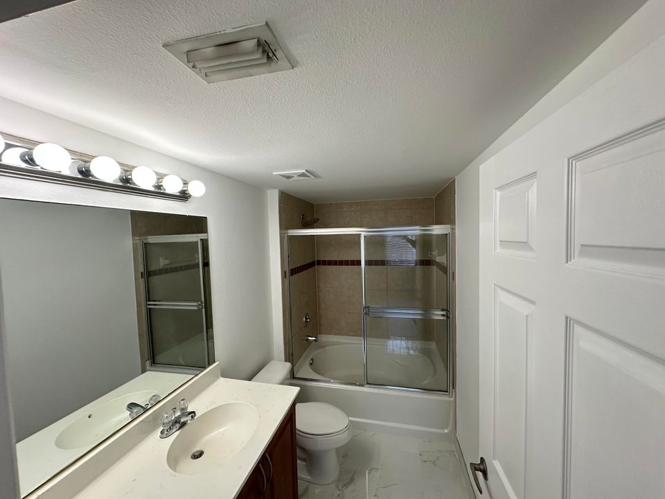 For Sale: $279,500 (2 beds, 2 baths, 1058 Square Feet)