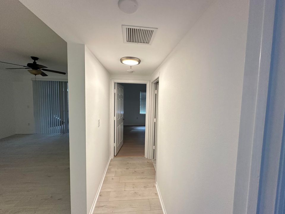 For Sale: $279,500 (2 beds, 2 baths, 1058 Square Feet)