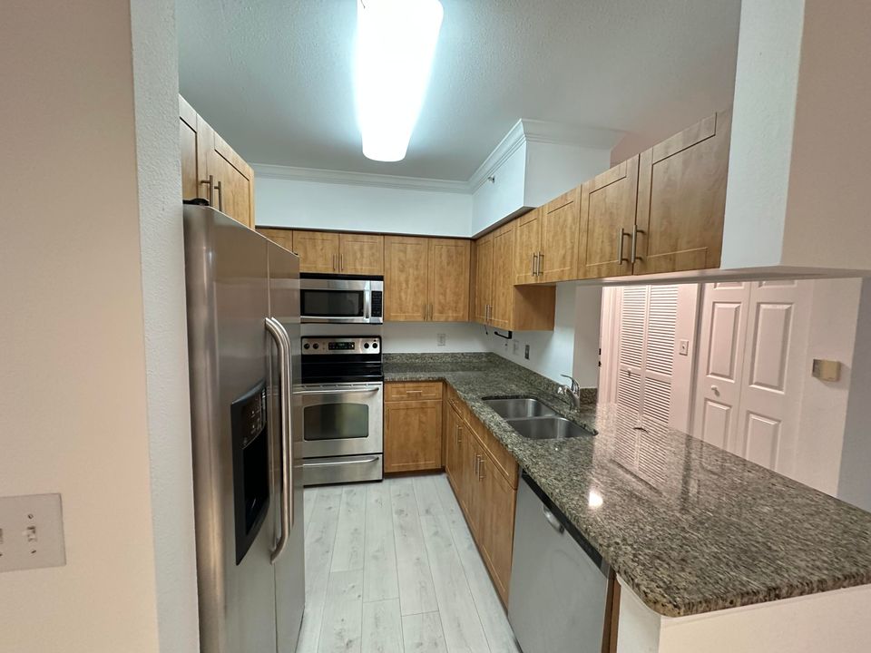 For Sale: $279,500 (2 beds, 2 baths, 1058 Square Feet)