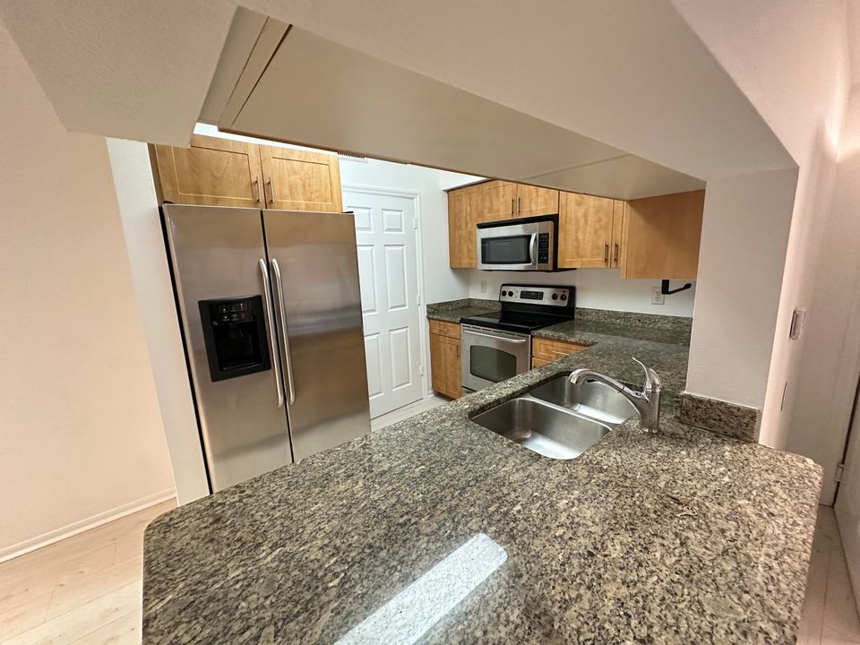 For Sale: $279,500 (2 beds, 2 baths, 1058 Square Feet)