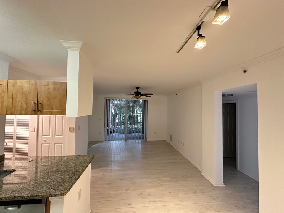 For Sale: $279,500 (2 beds, 2 baths, 1058 Square Feet)