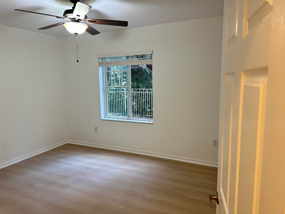 For Sale: $279,500 (2 beds, 2 baths, 1058 Square Feet)