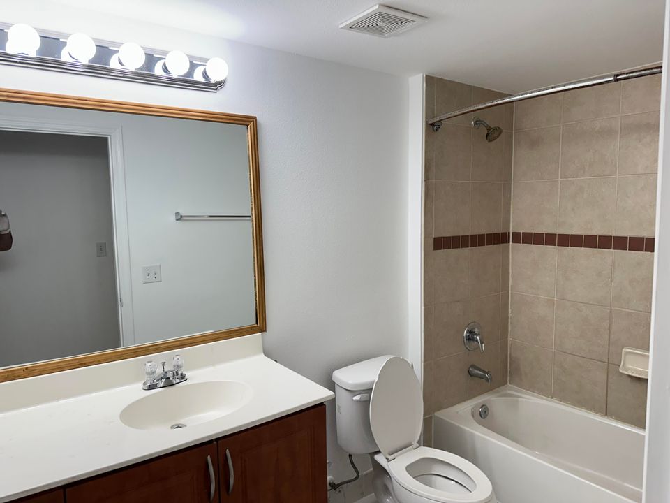 For Sale: $279,500 (2 beds, 2 baths, 1058 Square Feet)