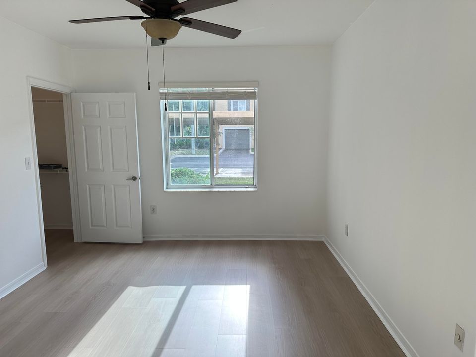 For Sale: $279,500 (2 beds, 2 baths, 1058 Square Feet)