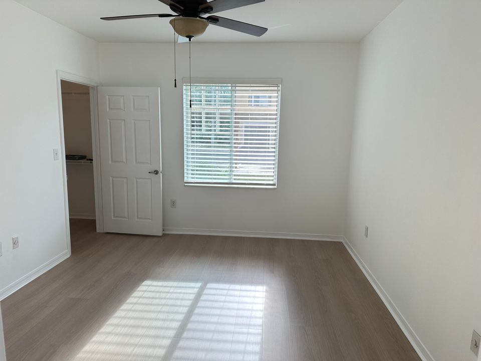 For Sale: $279,500 (2 beds, 2 baths, 1058 Square Feet)