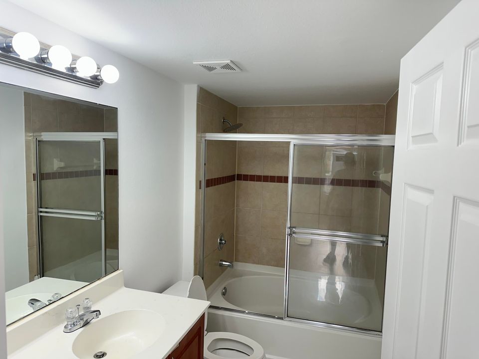For Sale: $279,500 (2 beds, 2 baths, 1058 Square Feet)
