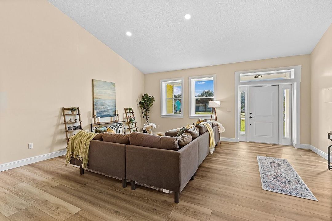 待售: $599,000 (3 贝兹, 2 浴室, 2400 平方英尺)