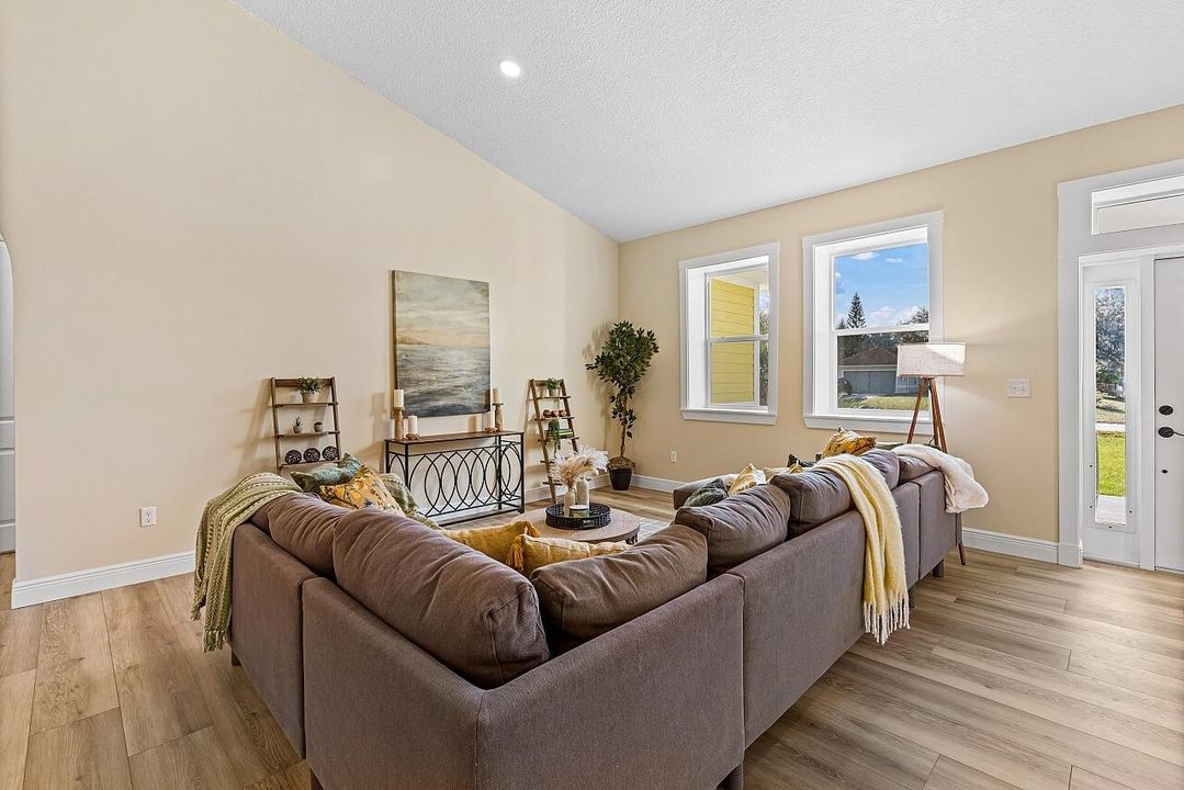 待售: $599,000 (3 贝兹, 2 浴室, 2400 平方英尺)