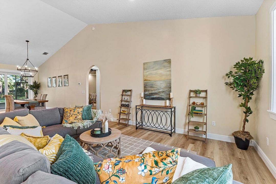 待售: $599,000 (3 贝兹, 2 浴室, 2400 平方英尺)