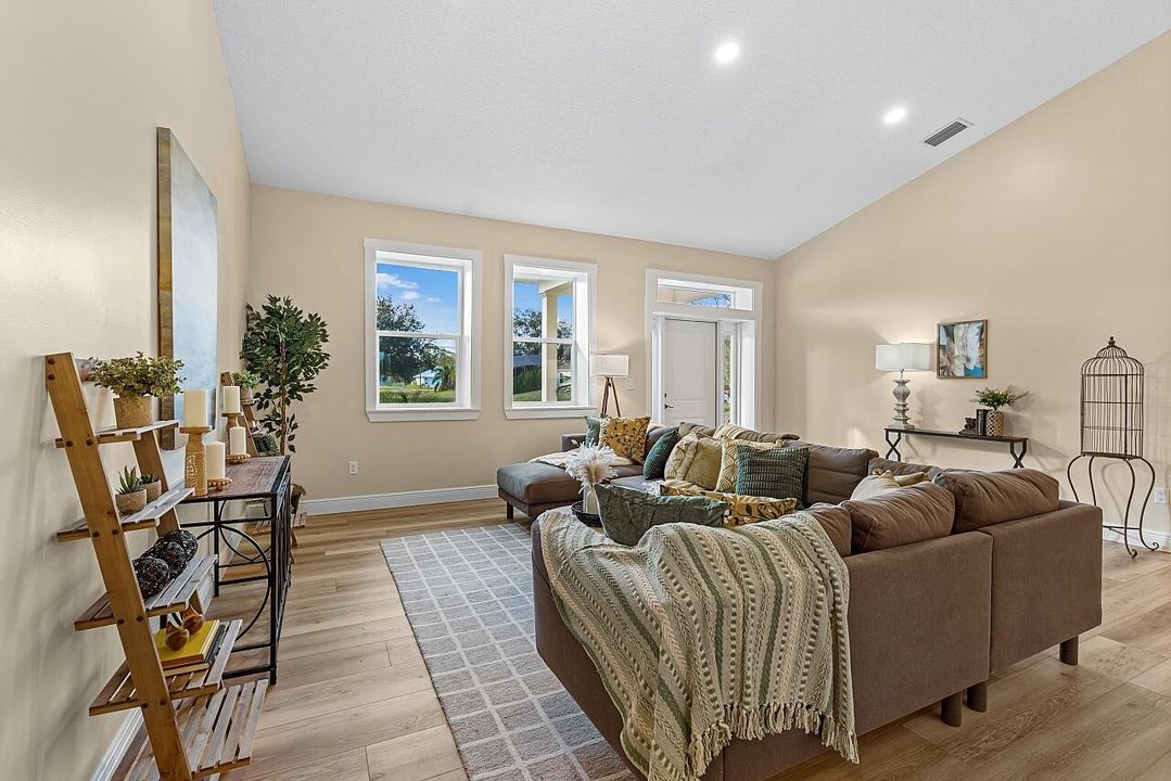 待售: $599,000 (3 贝兹, 2 浴室, 2400 平方英尺)