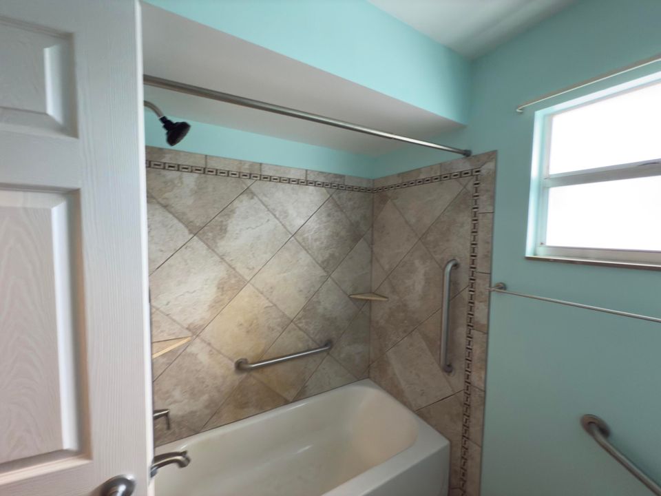 出租: $2,150 (2 贝兹, 1 浴室, 960 平方英尺)