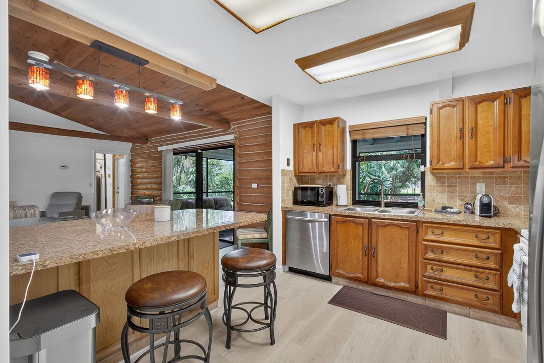 For Rent: $10,000 (4 beds, 2 baths, 1560 Square Feet)