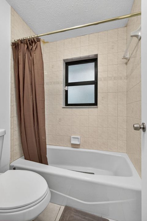 For Rent: $10,000 (4 beds, 2 baths, 1560 Square Feet)