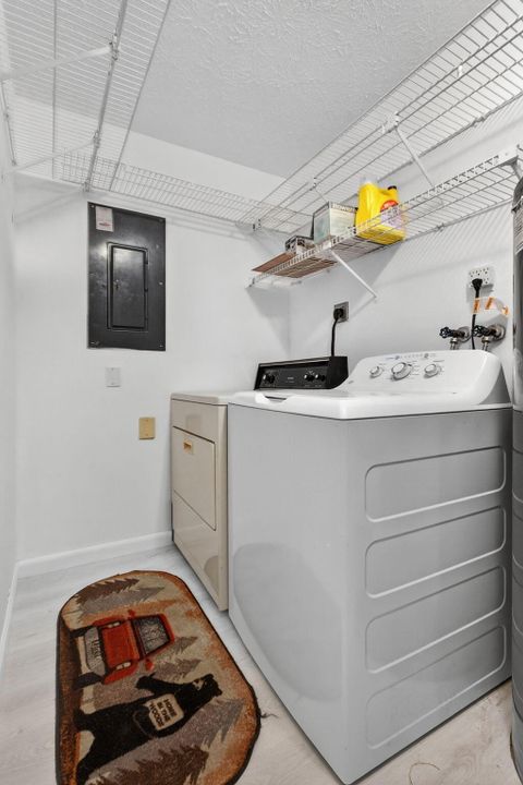 For Rent: $10,000 (4 beds, 2 baths, 1560 Square Feet)