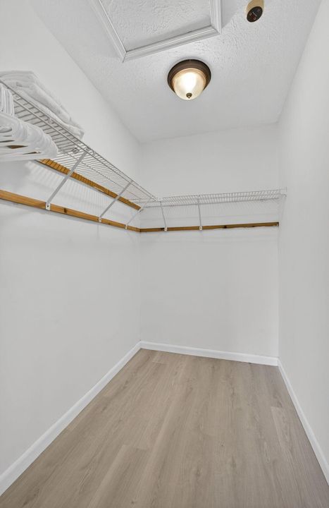 For Rent: $10,000 (4 beds, 2 baths, 1560 Square Feet)