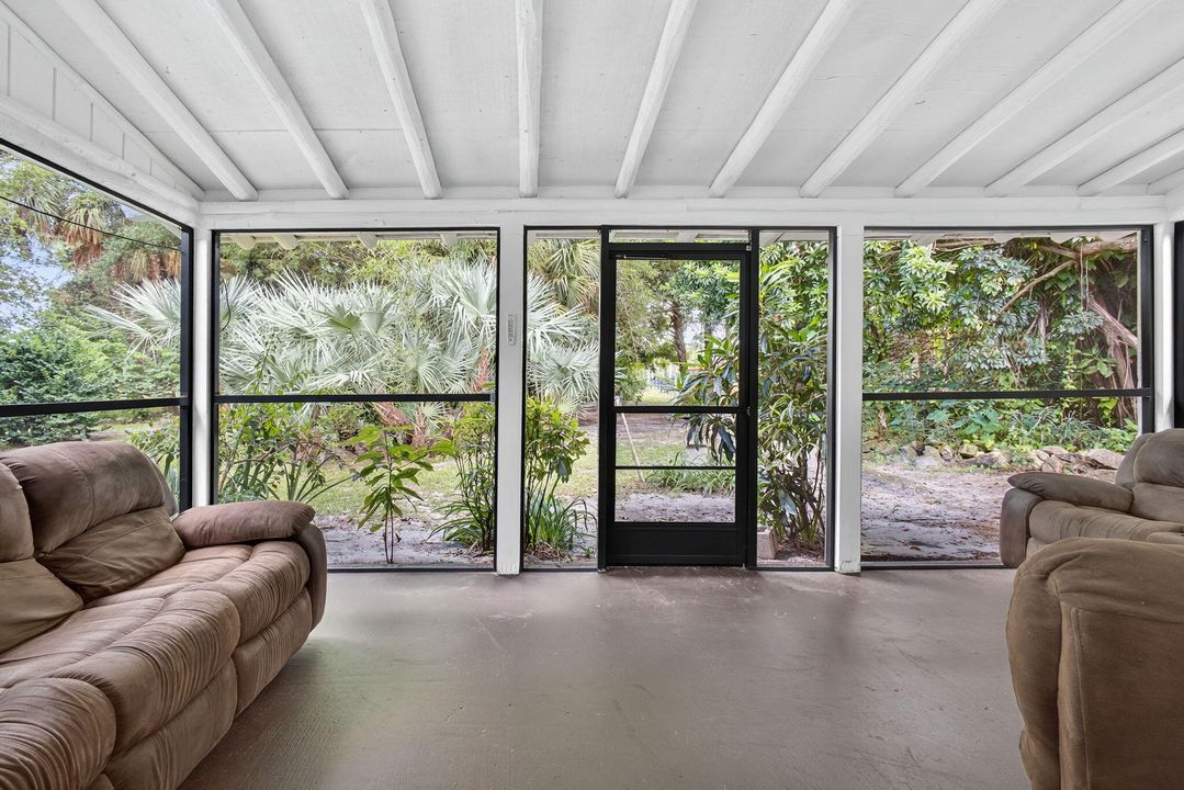 For Rent: $10,000 (4 beds, 2 baths, 1560 Square Feet)