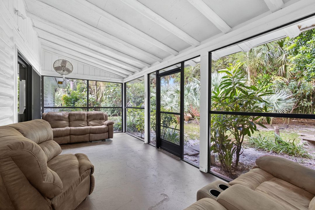 For Rent: $10,000 (4 beds, 2 baths, 1560 Square Feet)