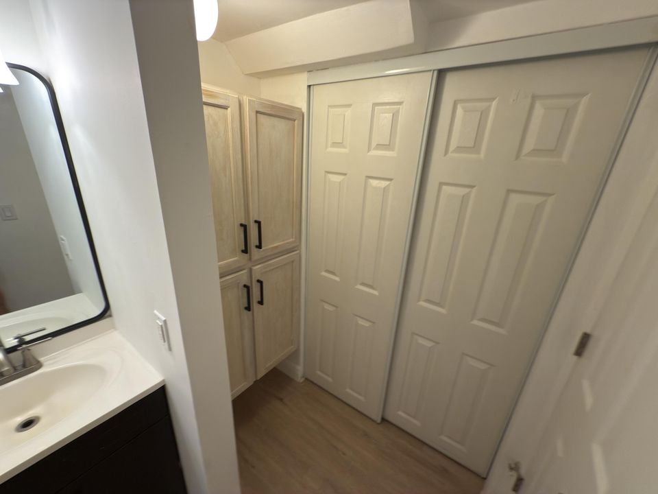 出租: $2,150 (2 贝兹, 1 浴室, 960 平方英尺)