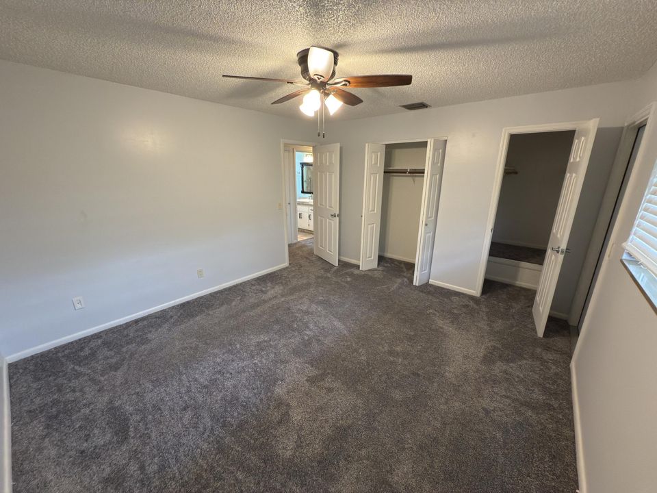 出租: $2,150 (2 贝兹, 1 浴室, 960 平方英尺)