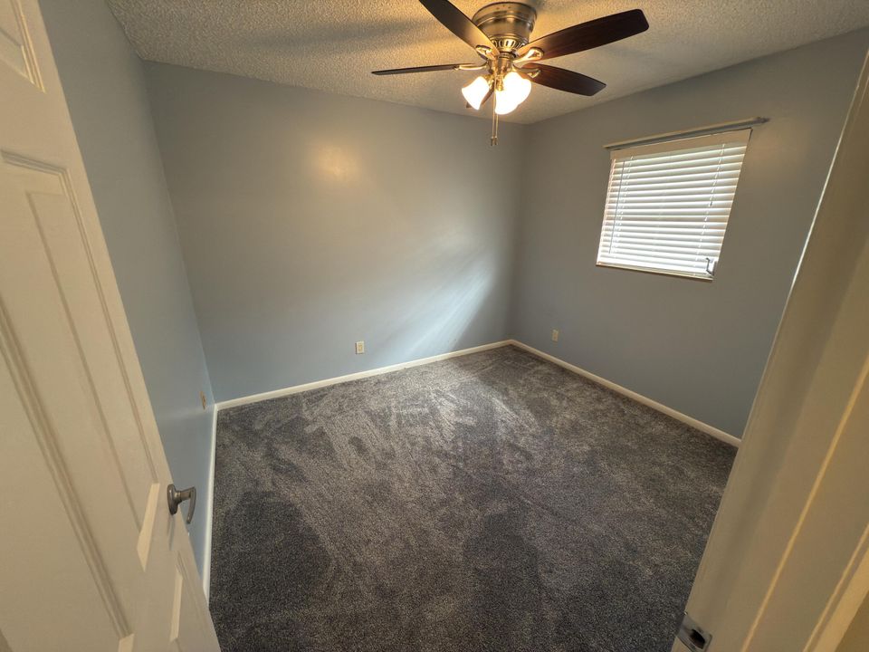 出租: $2,150 (2 贝兹, 1 浴室, 960 平方英尺)