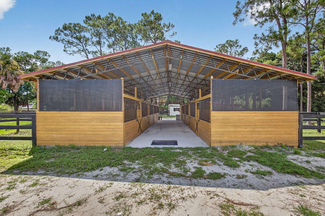 For Rent: $10,000 (4 beds, 2 baths, 1560 Square Feet)